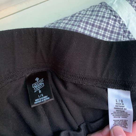 Size Large Black leggings - Picture 2 of 2